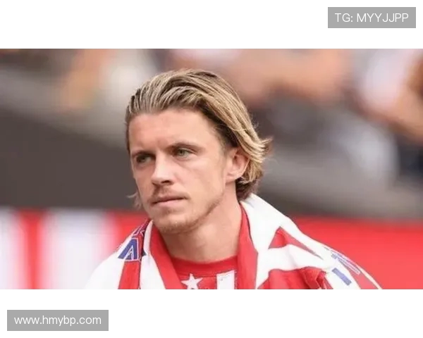 姆伯莫荣膺曼联对热刺比赛最佳球员引发球迷热议